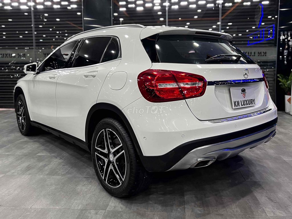 Mercedes GLA200 2017 белый SUV