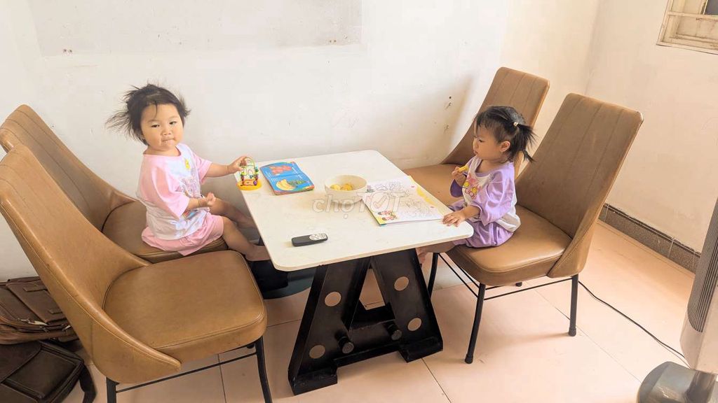 Bộ bàn ghế  1 bàn 4 ghế đa công năng. Mua bán Bàn ghế tại Quận 7 Tp Hồ Chí Minh được đăng bởi Nam An Art Gallery hình 1