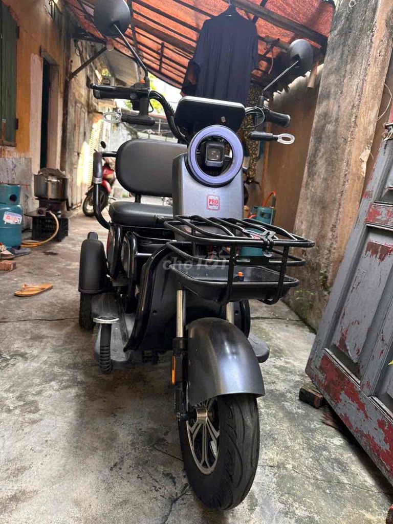 Xe điện 3 bánh màu Đen đã sử dụng