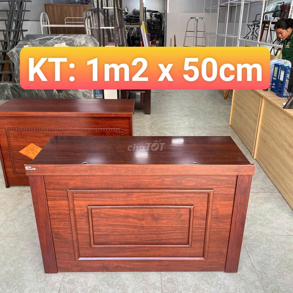 Bàn làm việc gỗ nâu 1m2x50cm. Mua bán Bàn ghế tại Quận 3 Tp Hồ Chí Minh được đăng bởi Chợ nội thất Cũ TP HCM hình 1