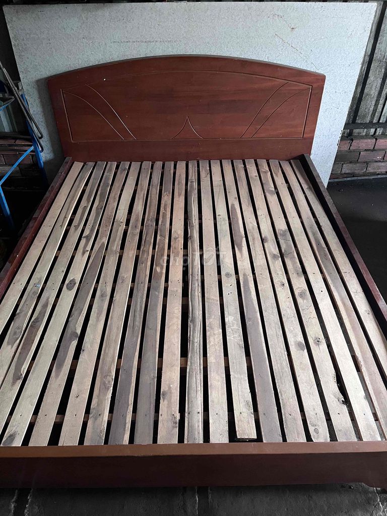 Giường ngủ Gỗ Nâu 1m6 x 2m Còn tốt. Mua bán Giường, chăn ga gối nệm tại Huyện Cần Giuộc Long An được đăng bởi Thúy Ngân Lê hình 1