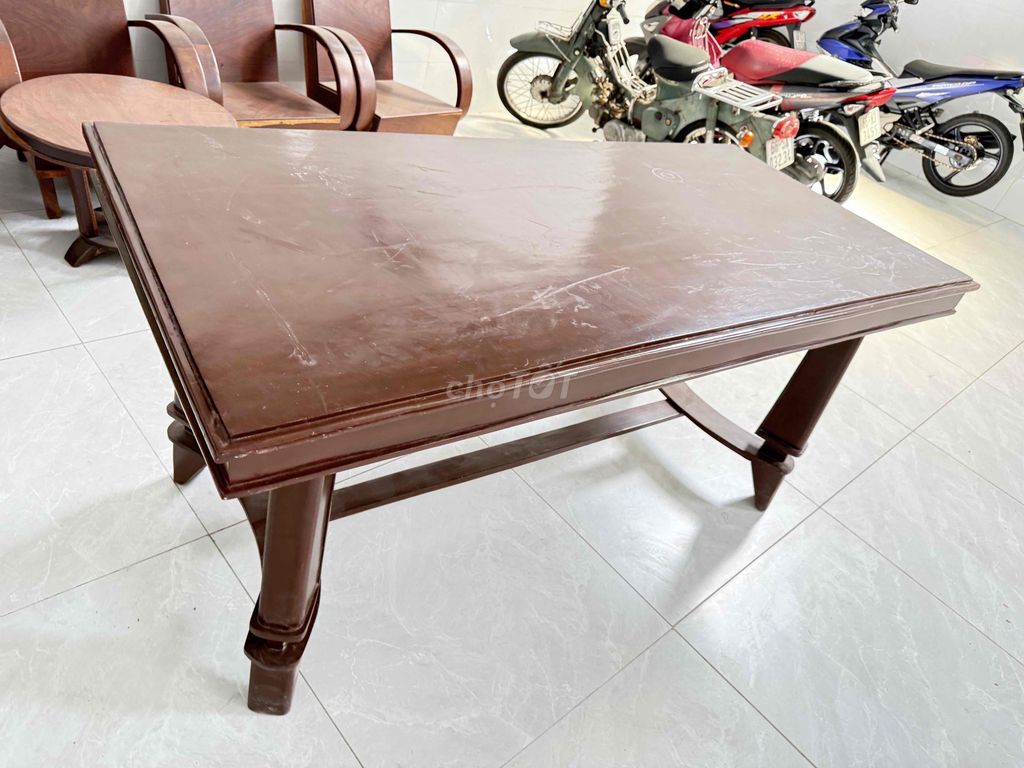 Bàn gỗ màu nâu. Mua bán Bàn ghế tại Thành phố Sa Đéc Đồng Tháp được đăng bởi Tuấn cầm Đồ hình 1