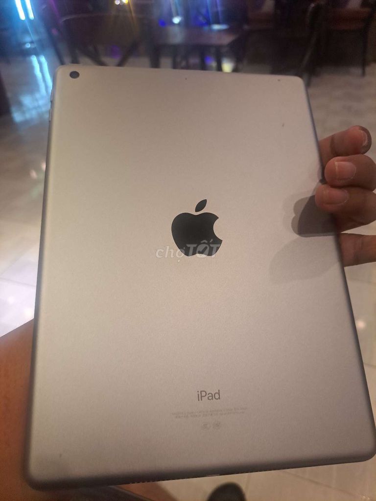 Apple iPad Gen 6 32GB Bạc. Mua bán Máy tính bảng tại Thành phố Trà Vinh Trà Vinh được đăng bởi Luân hình 1