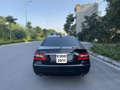 Mercedes Benz E Class 2011 E300 - 130000 km. Mua bán Ô tô tại Quận Long Biên Hà Nội được đăng bởi Hoàng Đạt hình 1