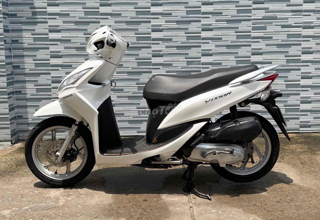 Honda Vision 2013 в хорошем ухоженном состоянии, тихий двигатель, номера Фуйен