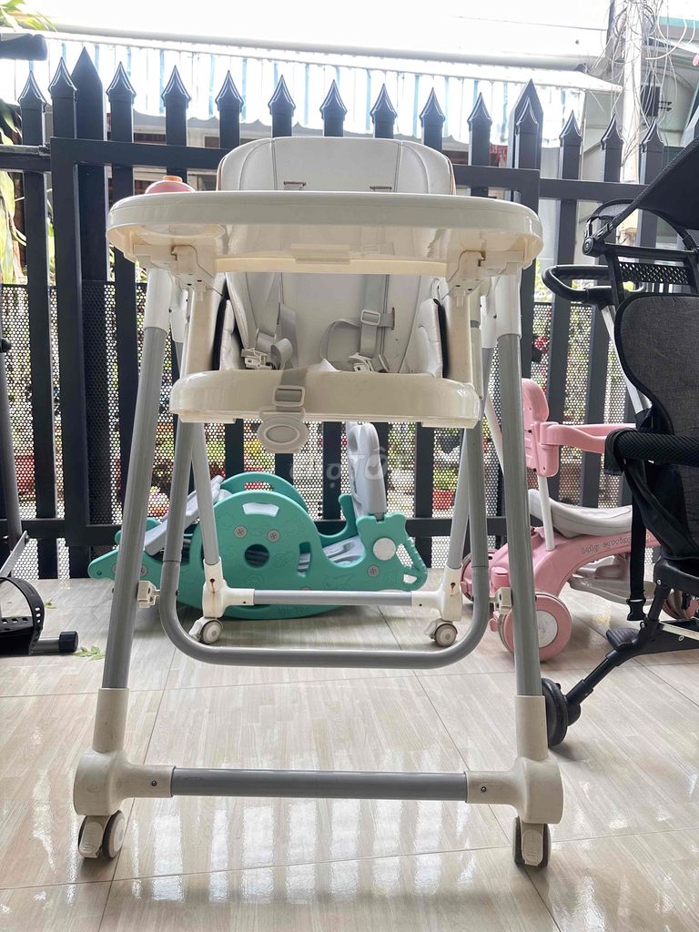 Ghế ăn dặm nhựa kim loại trắng. Mua bán Mẹ và bé tại Thành phố Long Xuyên An Giang được đăng bởi Tùng hình 1