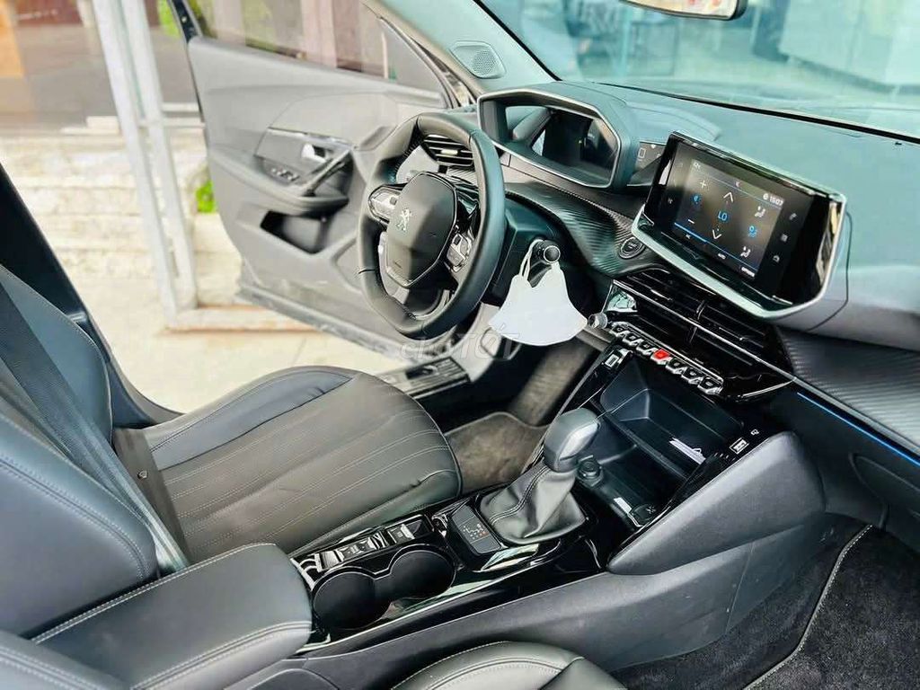 Peugeot 2008 GTline 1.2turbo sx 2022, lướt 4,5V. Mua bán Ô tô tại Thành phố Thủ Đức Tp Hồ Chí Minh được đăng bởi Đức Hưng Siêu thị ô tô Thủ Đức hình 14