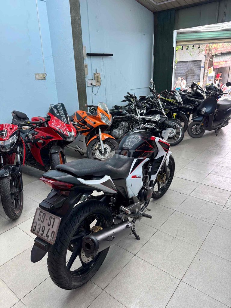Honda RR150 màu Trắng Đen. Mua bán Xe máy tại Huyện Bình Chánh Tp Hồ Chí Minh được đăng bởi Phong Vũ hình 7