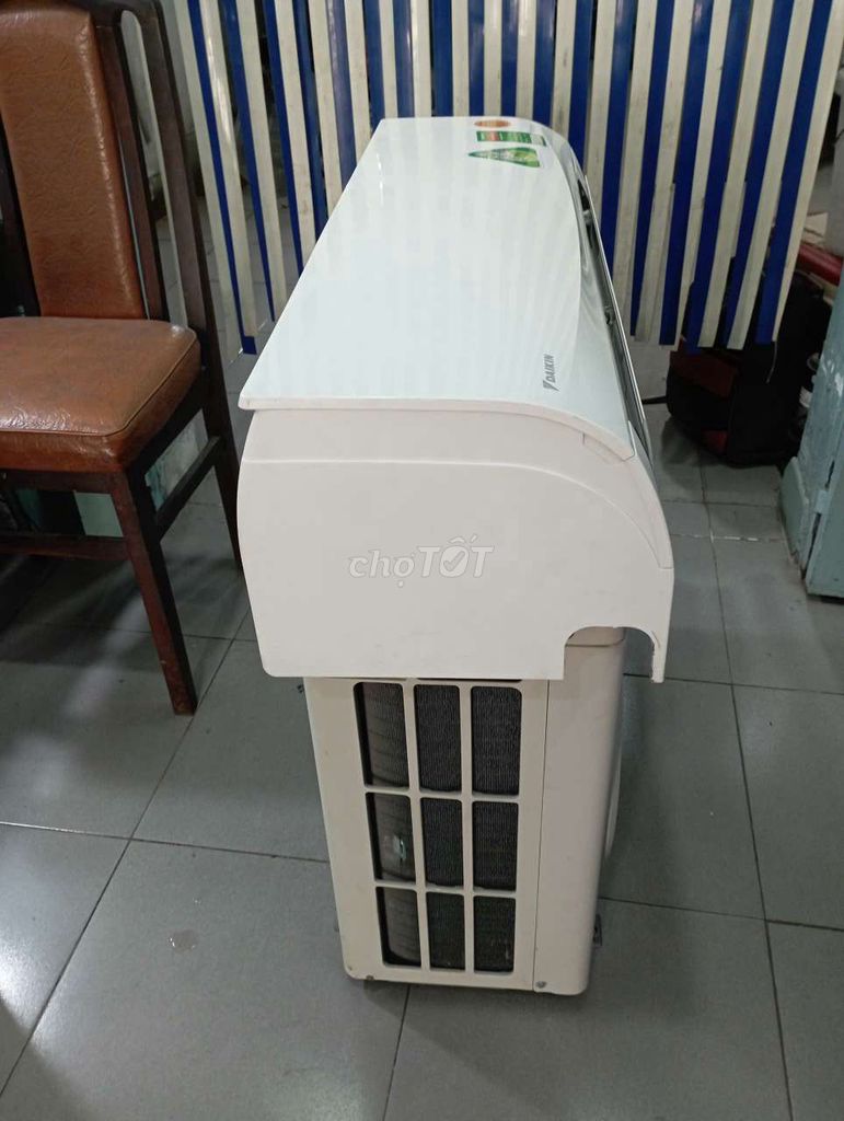 Máy lạnh Daikin 1hp Inverter đẹp mới 90% nhẹ điện