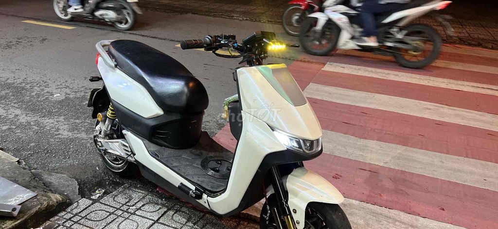 Xe máy điện Yadea S3 Pro Trắng. Mua bán Xe điện tại Quận Phú Nhuận Tp Hồ Chí Minh được đăng bởi Võ Vĩnh Khang hình 2