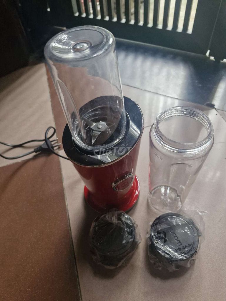 Máy xay sinh tố mini Hurom đỏ 300ml, 600ml mới 99%. Mua bán Bếp, lò, đồ điện nhà bếp tại Quận Hai Bà Trưng Hà Nội được đăng bởi Tuong Van hình 1