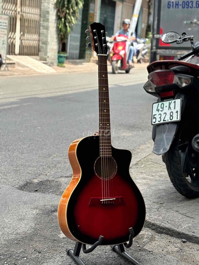 guitar mới 99% thanh lý