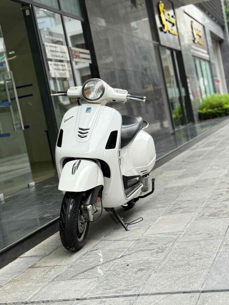 Piaggio Vespa GTS 125 3V i.e. 2016 Trắng. Mua bán Xe máy tại Quận Ba Đình Hà Nội được đăng bởi Xe Máy Nam Thi hình 7