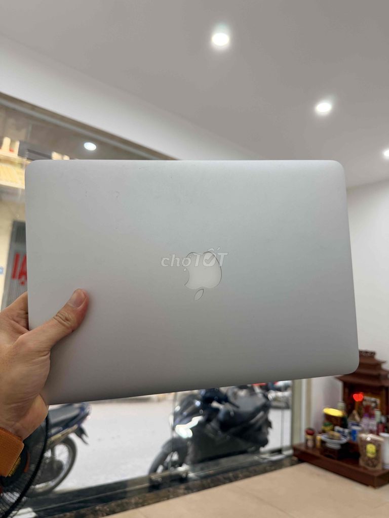 Apple MacBook Pro 2015 i5 8GB/256GB pin sạc 90 lần. Mua bán Laptop tại Quận Cầu Giấy Hà Nội được đăng bởi TicoSmartphone hình 1