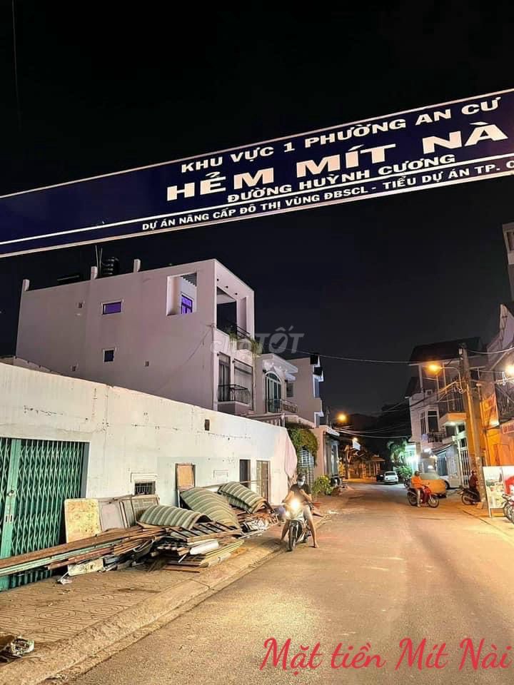 MẶT TIỀN MÍT NÀI,BỜ HỒ XÁNG THỔI-Tttp CẦN THƠ Đường Huỳnh Cương Quận Ninh Kiều Cần Thơ