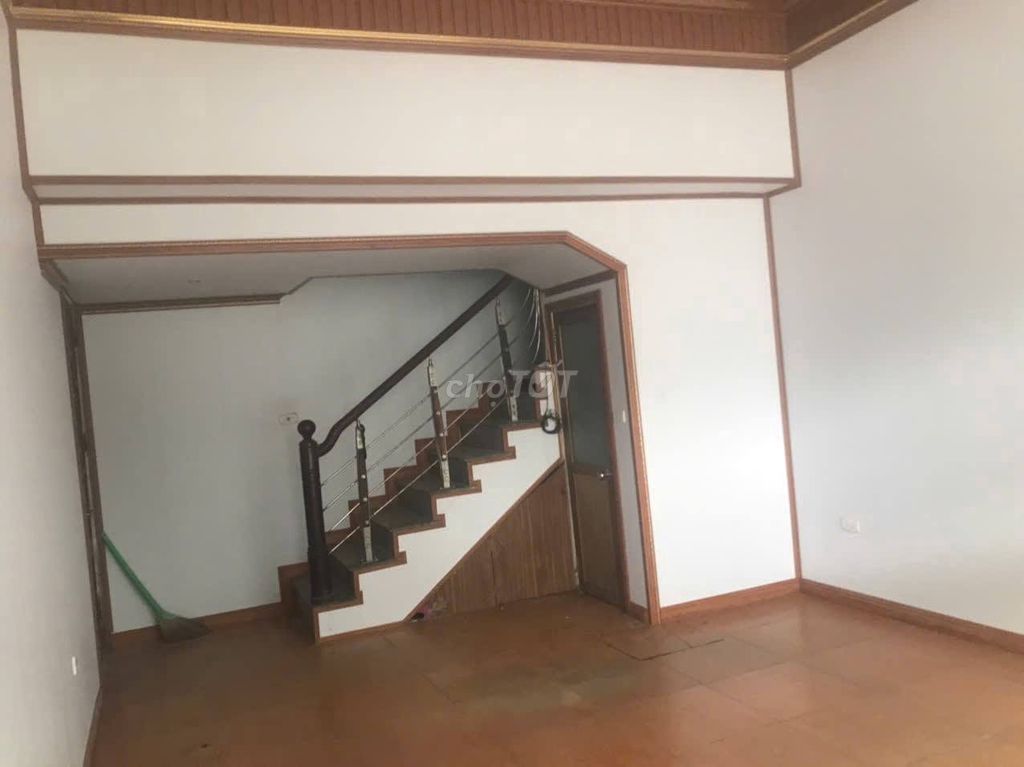Аренда дома на главной улице Куанг Чунг, Хадонг - 35м², 3 этажа