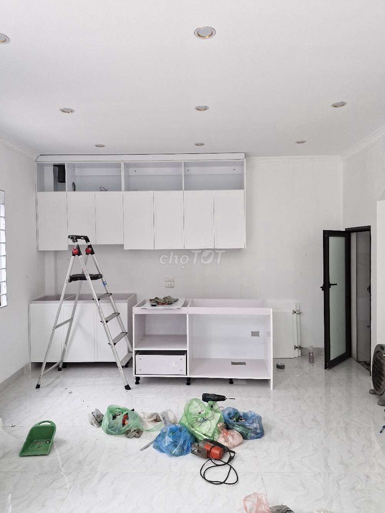 Bán nhà full nội thất (3 tầng 40m2) gần trường học,chợ trung tâm