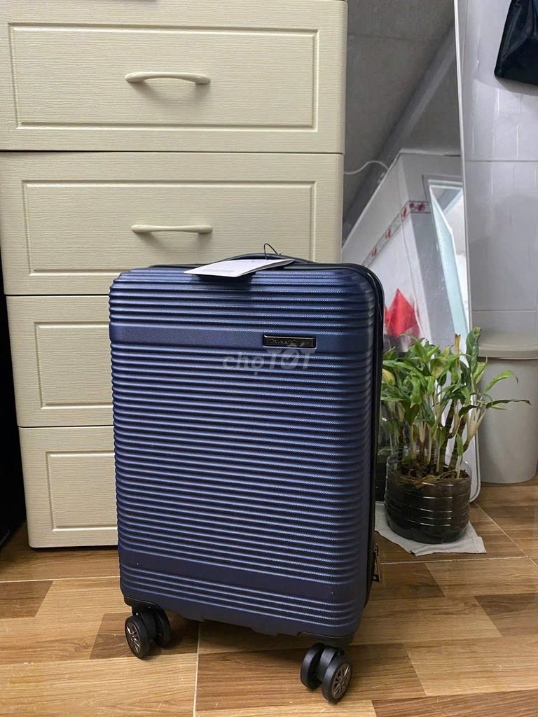 Vali du lịch Travelers Choice Xanh Navy 22 inch. Mua bán Túi xách tại Thành phố Dĩ An Bình Dương được đăng bởi Giang Nam hình 1
