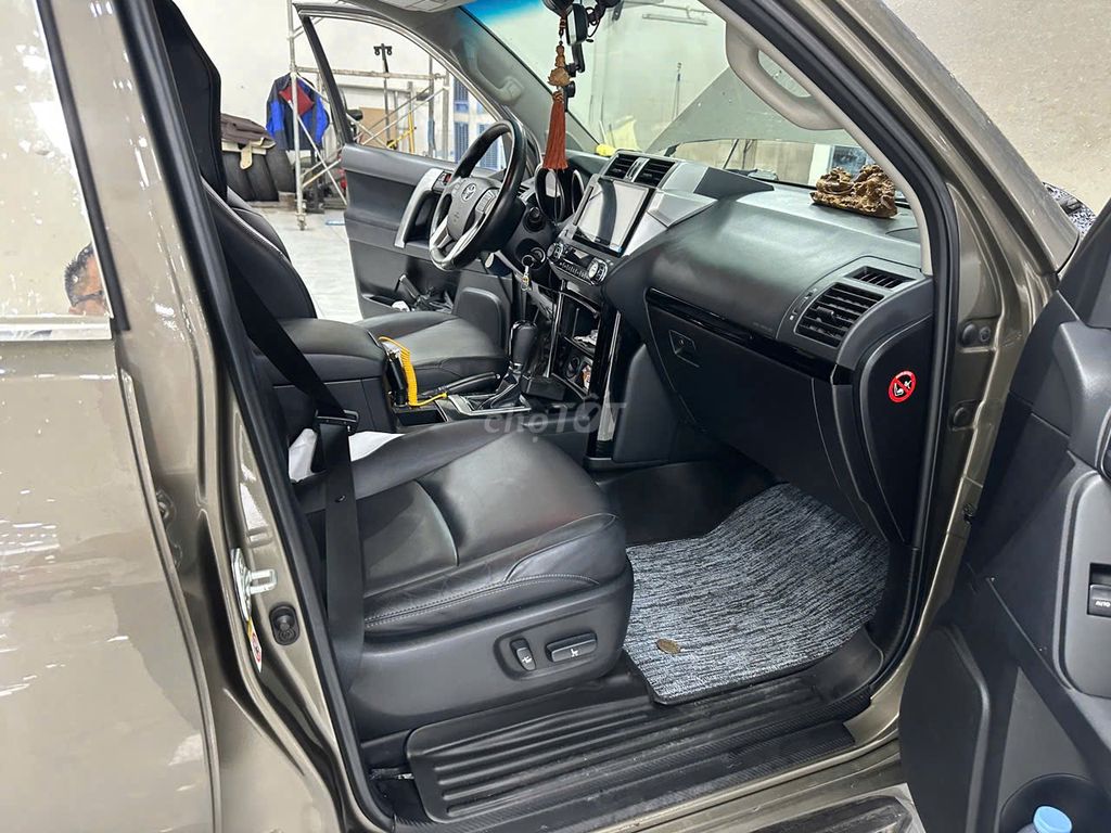 Toyota Land Cruiser Prado 2016 TXL 2.7L 13 vạn Km. Mua bán Ô tô tại Quận Bắc Từ Liêm Hà Nội được đăng bởi Viet Auto hình 5