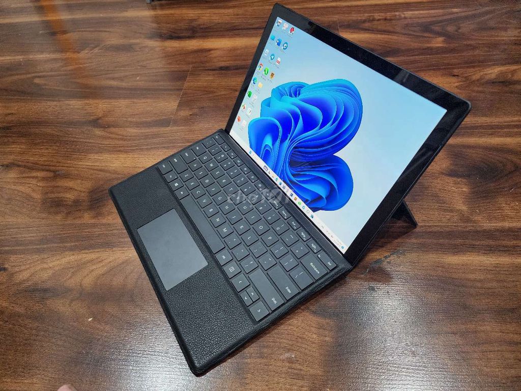 Cần bán Surface Pro 7 còn đẹp. Mua bán Laptop tại Quận 7 Tp Hồ Chí Minh được đăng bởi Lê Nguyên hình 1