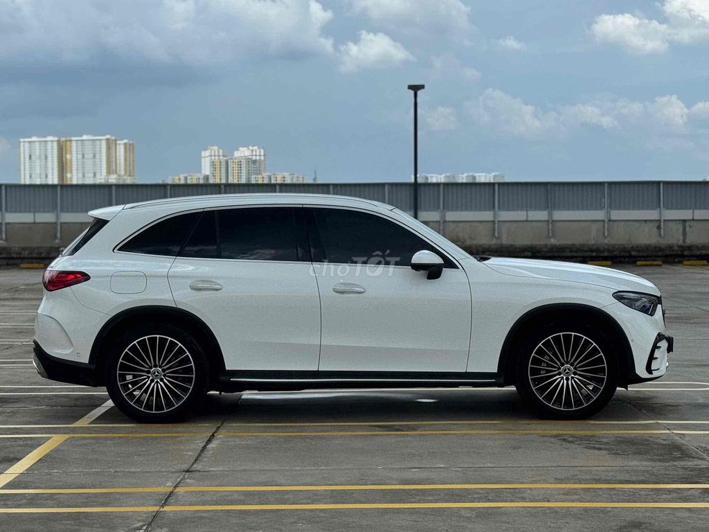 Mercedes Benz GLC 2023 300 4Matic - 13000 km. Mua bán Ô tô tại Quận Bình Tân Tp Hồ Chí Minh được đăng bởi Lê Minh Quý hình 9