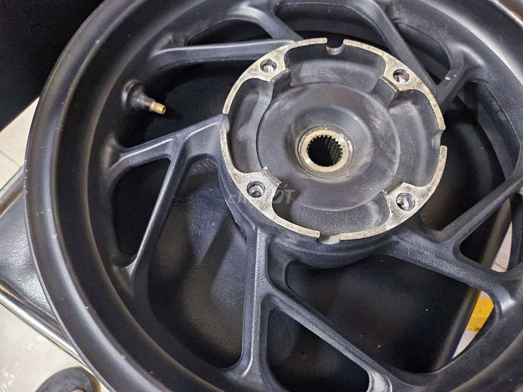 Mâm sau thắng đĩa zin tháo xe VARIO 160 Indonesia. Mua bán Phụ tùng xe tại Quận 1 Tp Hồ Chí Minh được đăng bởi KIM Merchant hình 3