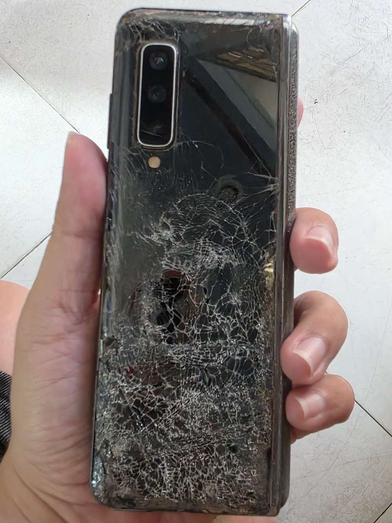 xác Samsung Z Fold 1  Hư màn hình . sống. Mua bán Điện thoại tại Quận Gò Vấp Tp Hồ Chí Minh được đăng bởi Mr phương hình 1
