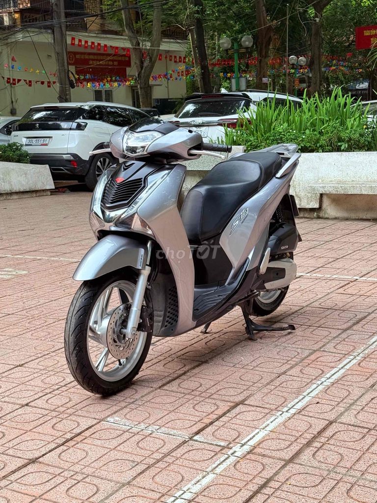 Honda SH125 CBS 2019 Платиновый серебристый, в отличном состоянии