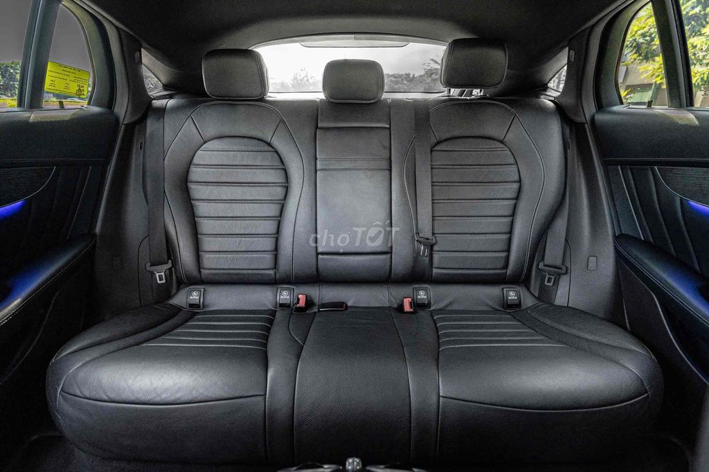 GLC300 COUPE - 2022 màu đen siêu ngầu đẹp xuất sắc. Mua bán Ô tô tại Quận 7 Tp Hồ Chí Minh được đăng bởi Dương Phương hình 14