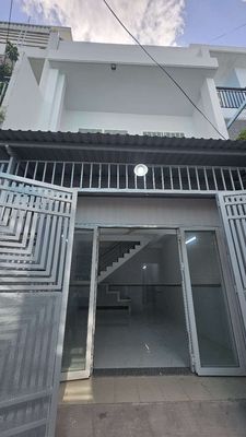 Nhà sát bên làng đại học phước kiển đường lê văn lương.