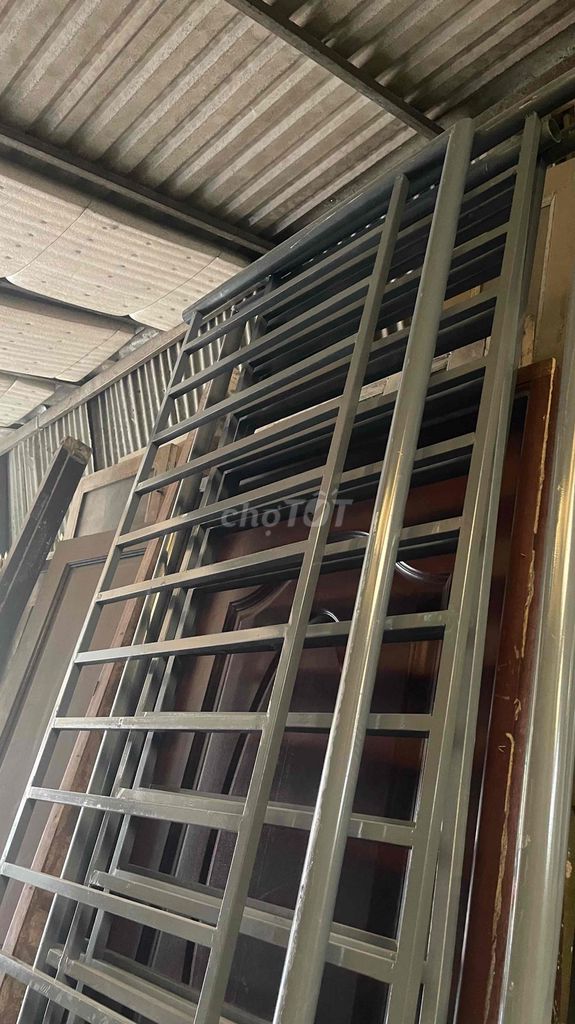 Lan can Sắt Xingfa 81x300 81x250 Mới. Mua bán Nội thất, đồ gia dụng khác tại Thành phố Thủ Đức Tp Hồ Chí Minh được đăng bởi nguyễn ngọc hiền hình 1