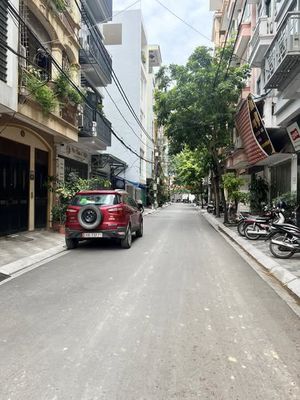 House in Tây Hồ