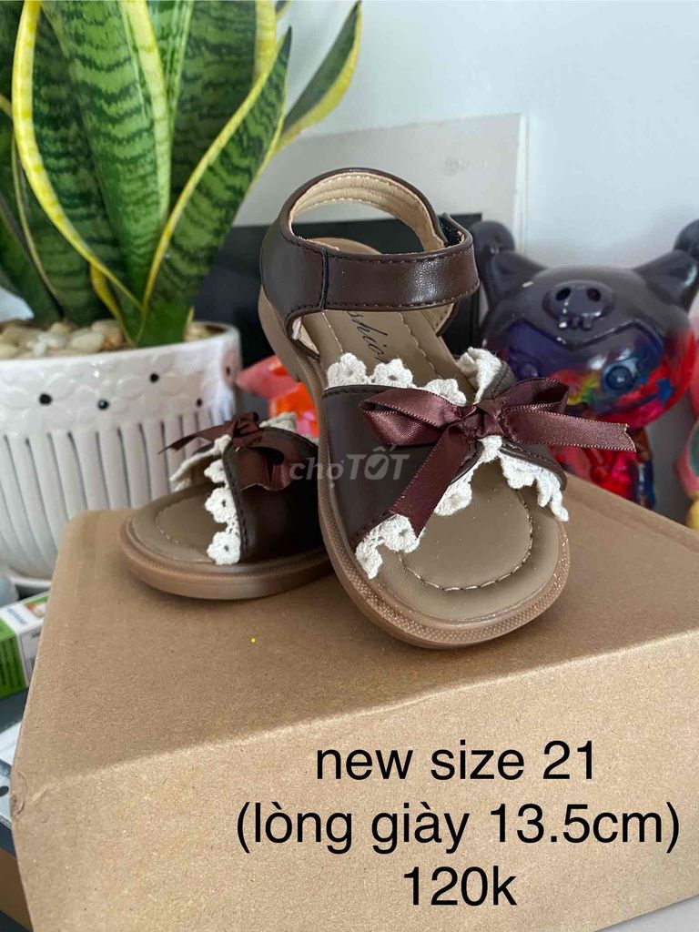 Sandal mới cho bé 2-3 tuổi. Mua bán Giày dép tại Quận Long Biên Hà Nội được đăng bởi Phạm Nguyễn Ngọc Huyền hình 1