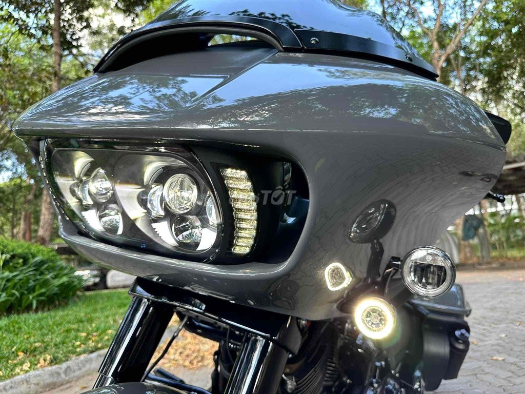 Harley Roadlight ST máy 117