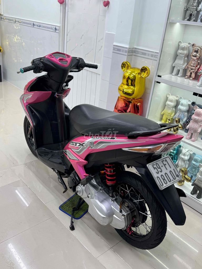 Розовый скутер Yamaha Luvias