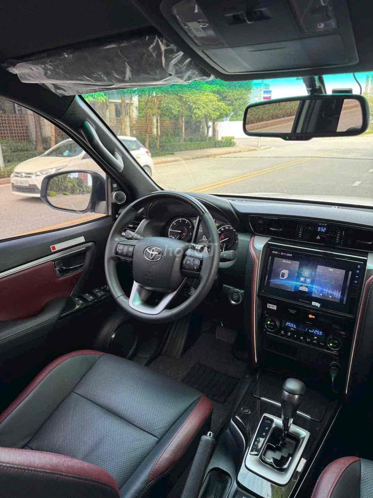 Toyota Fortuner 2024 (full dầu) lăn bánh 1vạn km. Mua bán Ô tô tại Quận Cầu Giấy Hà Nội được đăng bởi TRUNG HIẾU AUTO hình 14