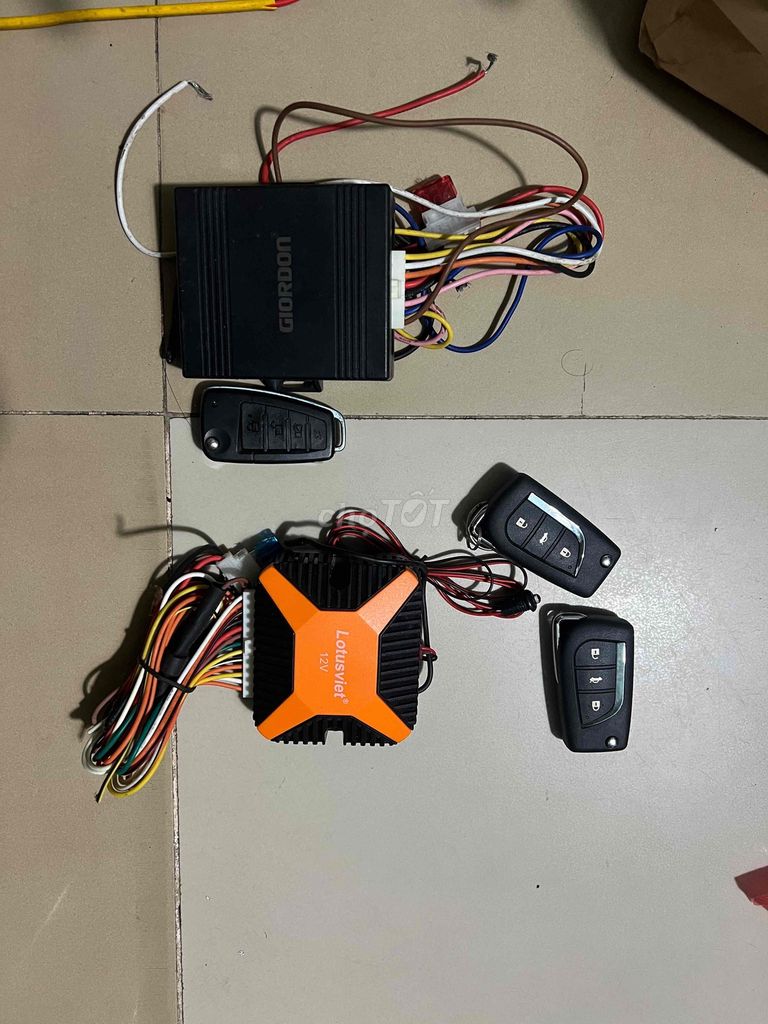 2 bộ remote điểu khiển ô tô. Mua bán Phụ tùng xe tại Thành phố Huế Thừa Thiên Huế được đăng bởi Nguyễn hình 2