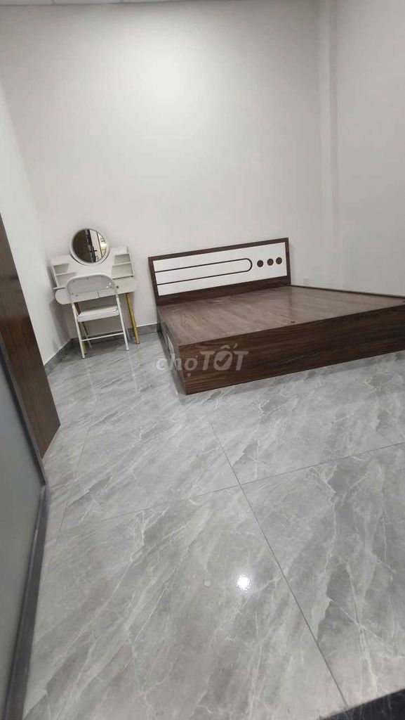 Угловой участок из 3 просторных фасадов