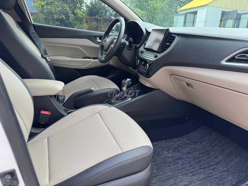 Đầy đủ tiện nghi, số km ít, chất xe như mới. Mua bán Ô tô tại Quận 1 Tp Hồ Chí Minh được đăng bởi Lê Thị Bé Trang hình 6