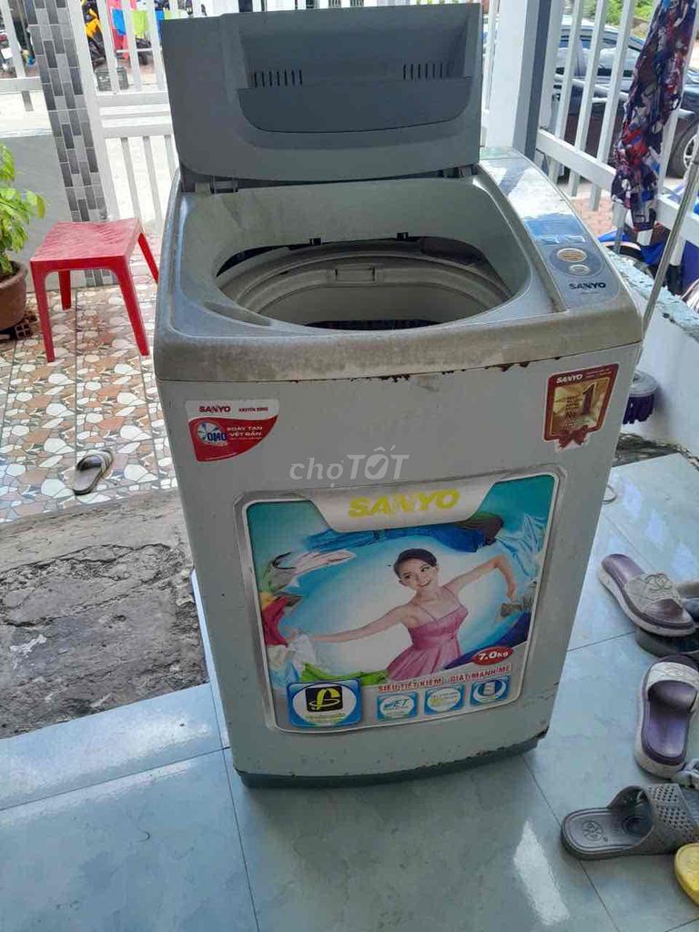Máy giặt Sanyo 7.0kg cửa trên Trắng. Mua bán Máy giặt tại Thành phố Cà Mau Cà Mau được đăng bởi Người mua hàng hình 1