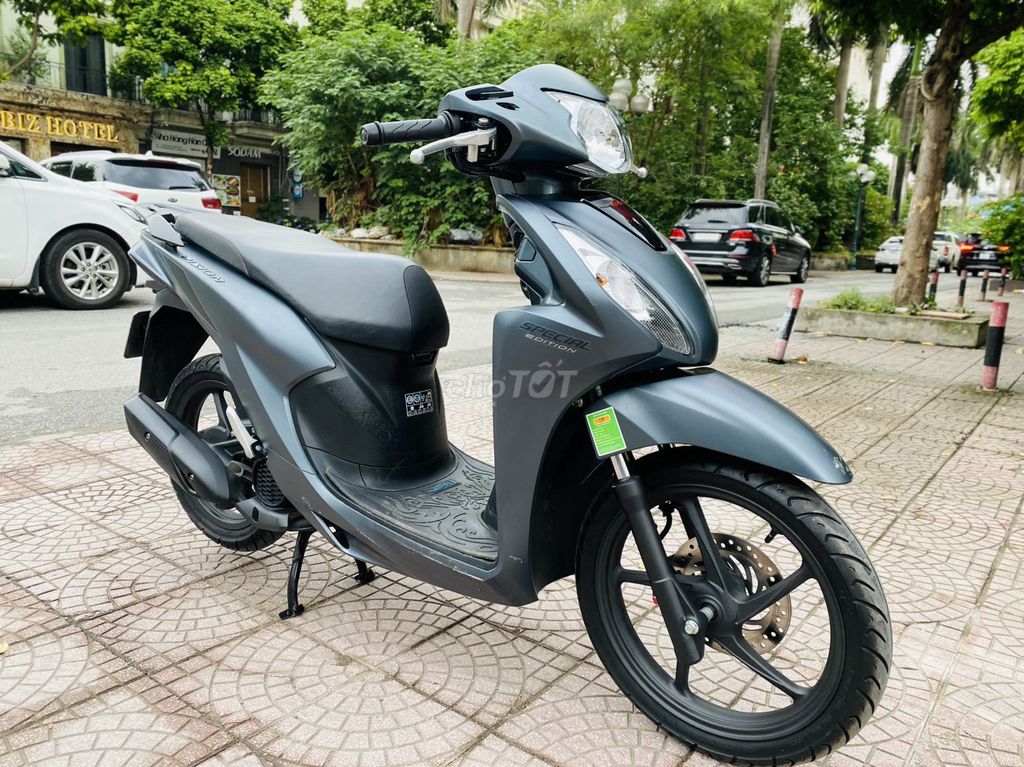 Honda Vision серый в оригинальном состоянии, 1 владелец с начала