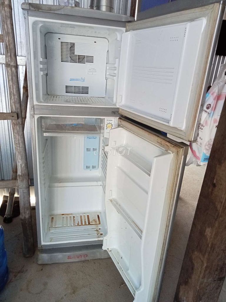 tủ lạn sanyo đời 2008 giá 1350k. Mua bán Tủ lạnh tại Huyện Cầu Ngang Trà Vinh được đăng bởi Thóc hình 1