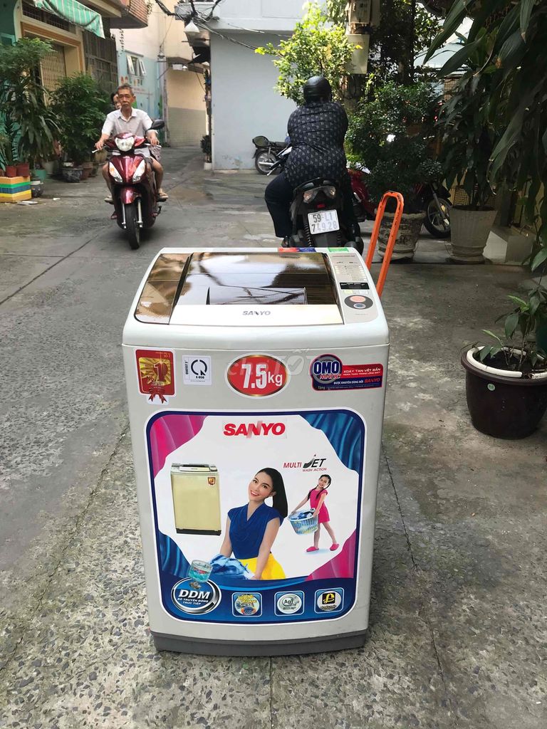 máy giặt sanyo 7.5kg đẹp hình thực tế cần bán