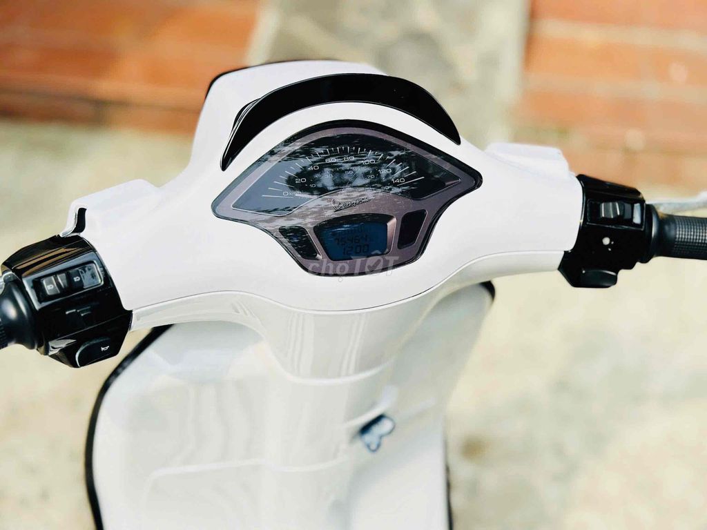 Piaggio Vespa Primavera 2015 125CC Trắng. Mua bán Xe máy tại Quận 12 Tp Hồ Chí Minh được đăng bởi Ta Thanh Thai hình 5