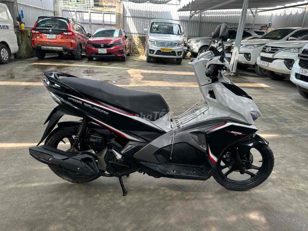Honda Airblade 125 Fi trắng đen đời 2016 bstp. Mua bán Xe máy tại Quận 11 Tp Hồ Chí Minh được đăng bởi nguyên xuan thinh hình 2
