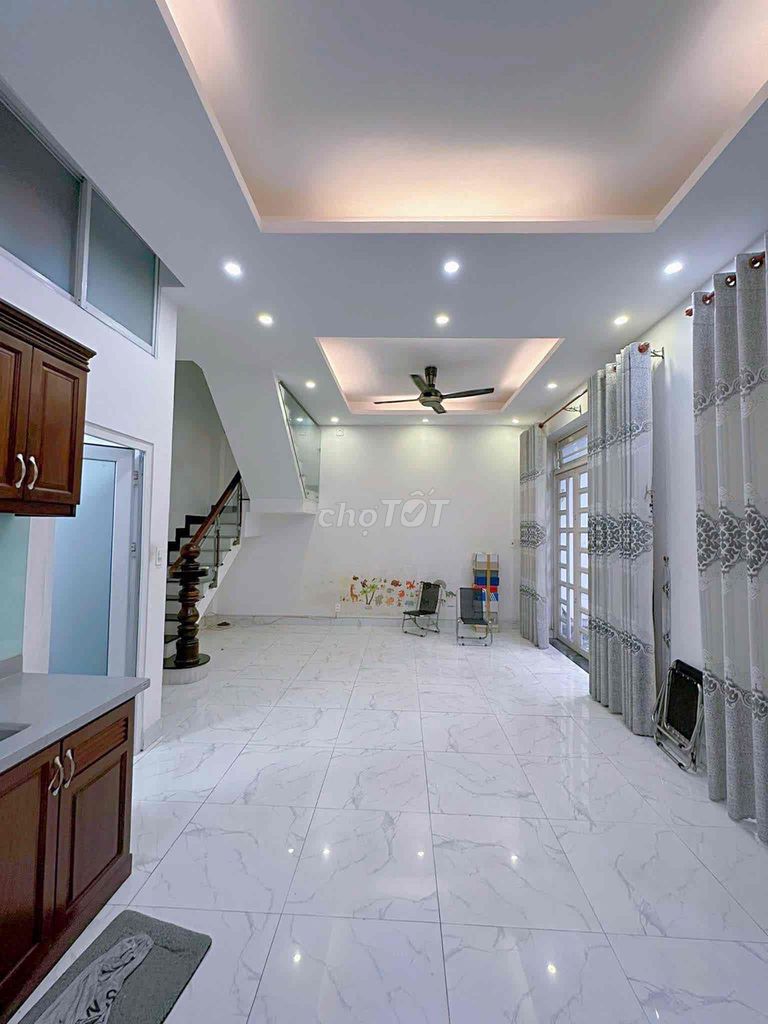 NHÀ SIÊU RỘNG NGANG 8M 2 TẦNG LẦU SÂN THƯỢNG