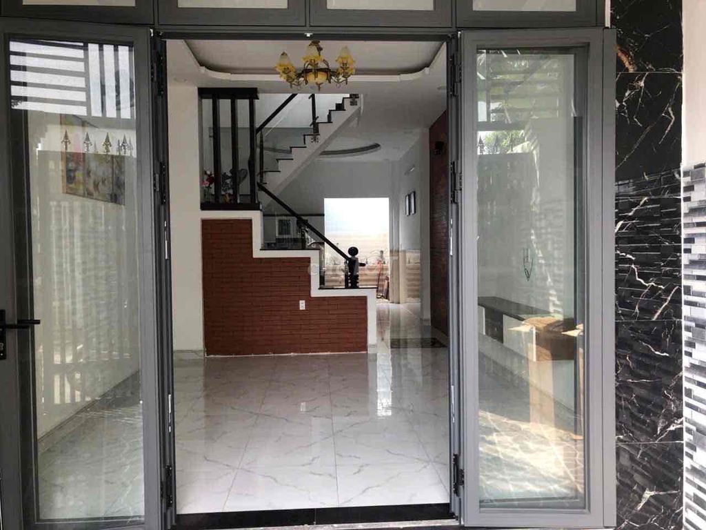 Cần bán gấp nhà góc 2 mặt tiền khu nhà phố liền kề hẽm xe tăng