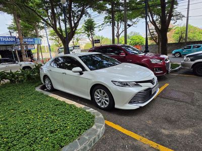 Toyota Camry 2.0G 2021 Trắng 34260 km