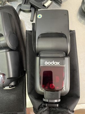 Đèn flash Canon Speedlite 430EX ii và Godox TT695s