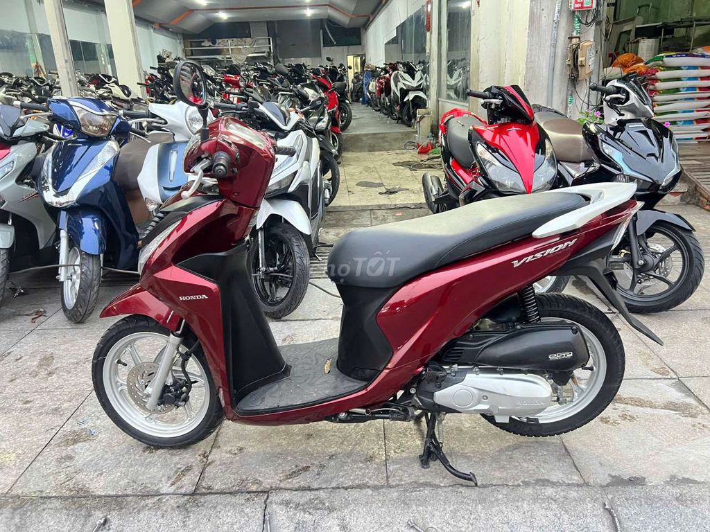 Honda Vision 2018 красный